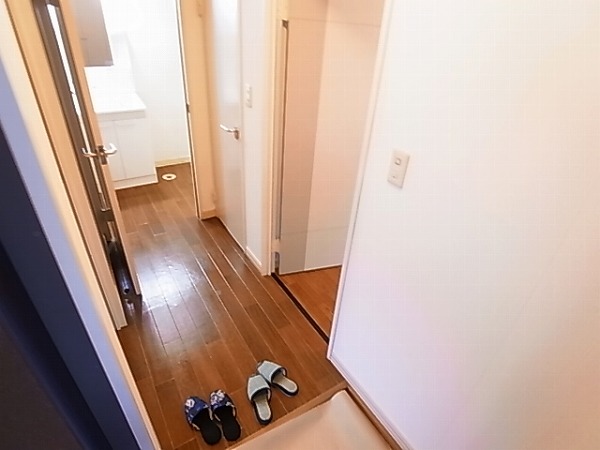 ディアス北柏C棟 玄関