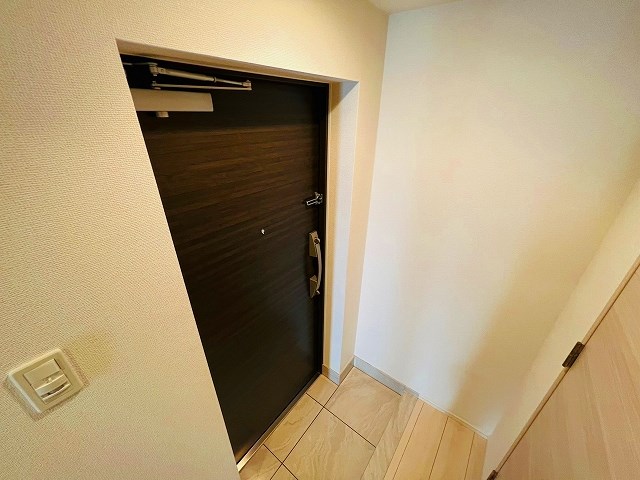 ラフィスタ大師前３ 玄関