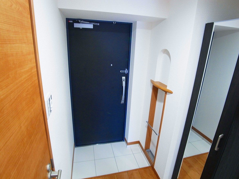 ペアパレス六町2号館  玄関