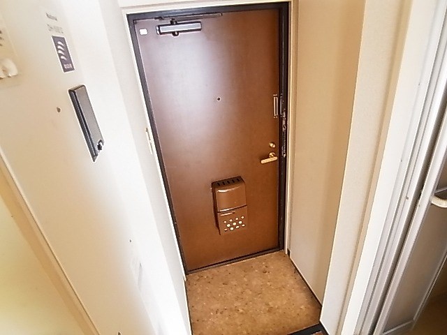 ジュネパレス新松戸第14 玄関