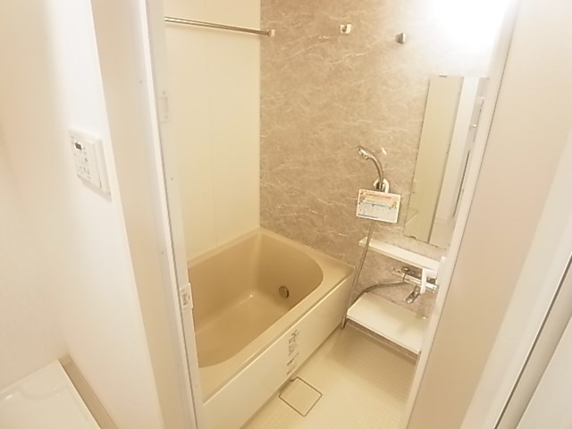 Ｗｈｉｌｅ　椿 風呂画像