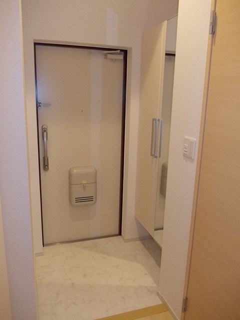 ＨＥＬＩＯＳ　ＢＵＲＧ 玄関