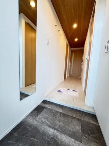 レジディア南千住 玄関