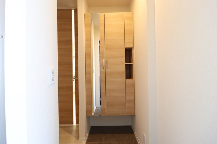 リヴィール　ソワⅢ  玄関