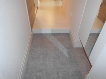 クレッセントコート 玄関