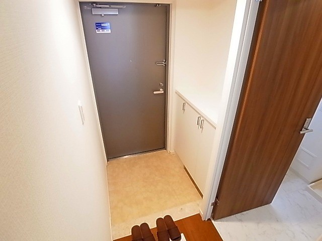 レジディア南千住 玄関