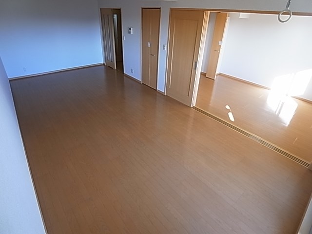 イースト　エクラン リビング