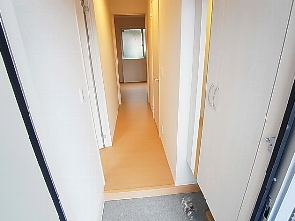 ソレイユＢ 玄関