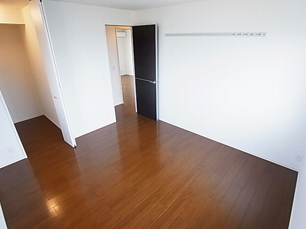 シティ　オブ　フレグランスⅢ ベッドルーム