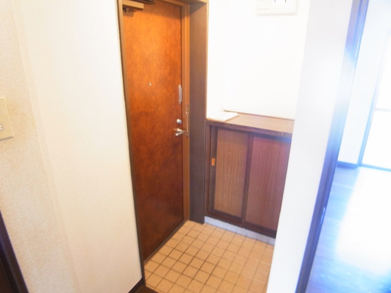 第三春実マンション 玄関