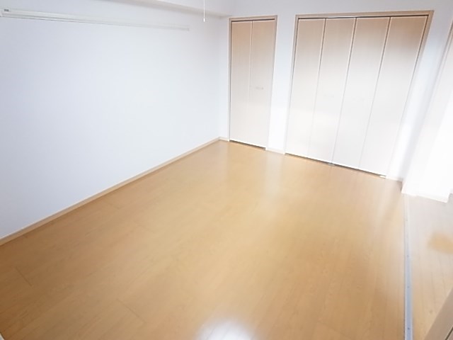 プラティーク六町 ベッドルーム