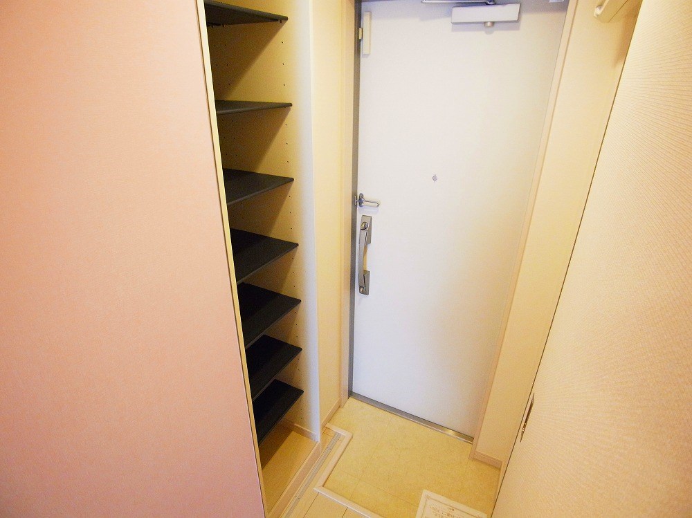 リブリ・エルドール 玄関