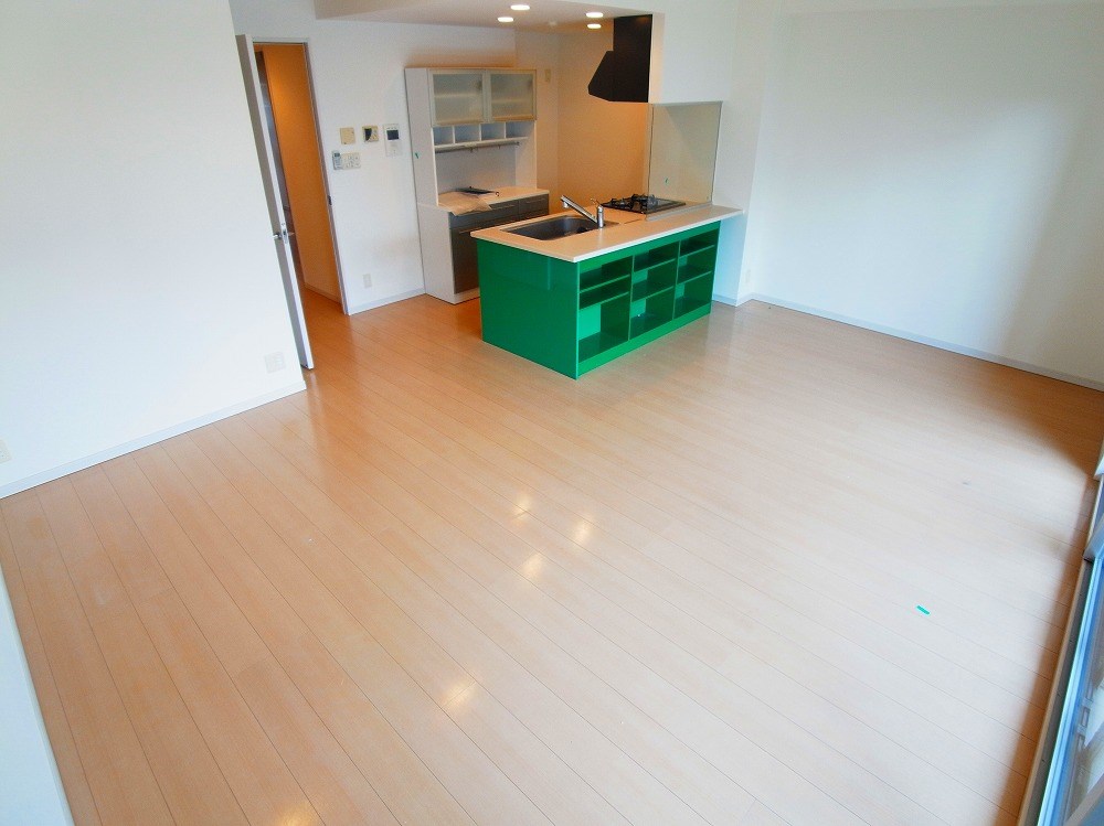 ロイヤルパークス新田 リビング