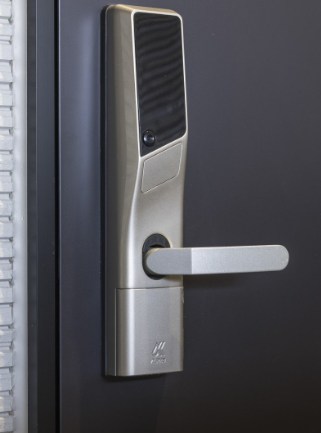 メゾン・リヴィエール熊野前 玄関