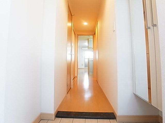 プラティーク六町 玄関