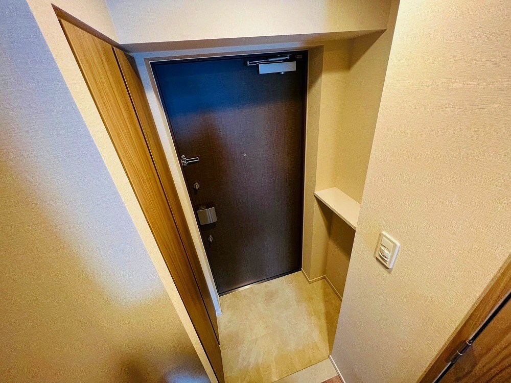 GENOVIA綾瀬Ⅱ　～ジェノヴィア綾瀬Ⅱ～ 玄関