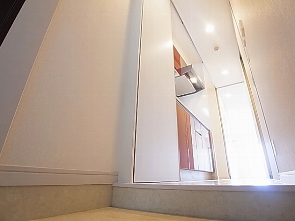 リブリ・ジェロ 玄関