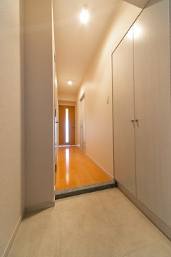 プリムベール新田 玄関