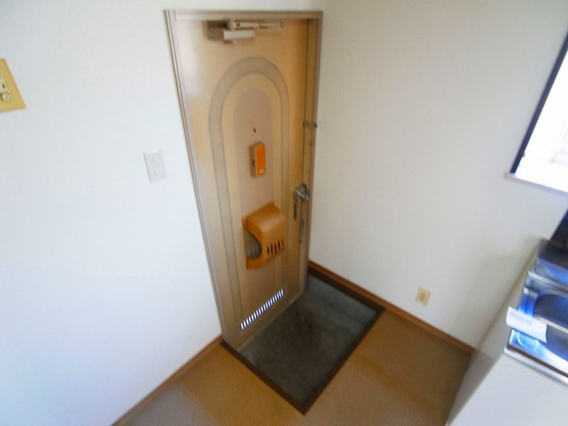 フラットエス 玄関