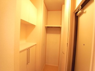 メゾン・サワ 玄関