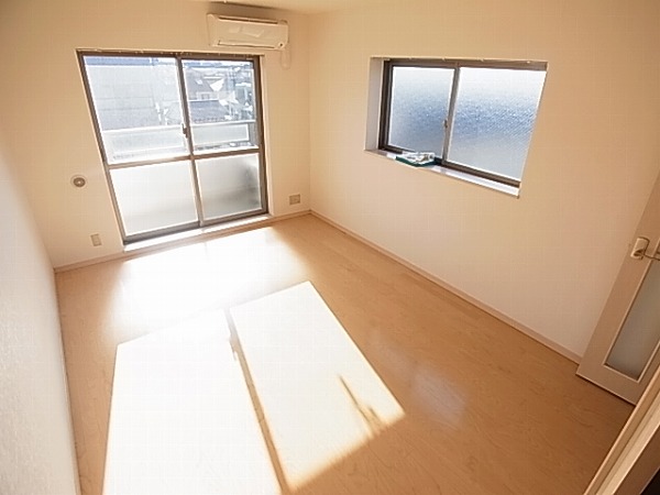 ロイヤルハイツ ベッドルーム