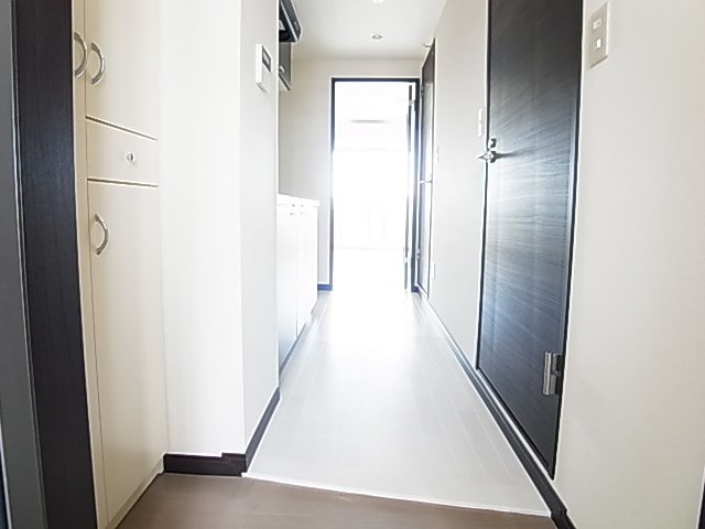 リヴェールタワー綾瀬 玄関