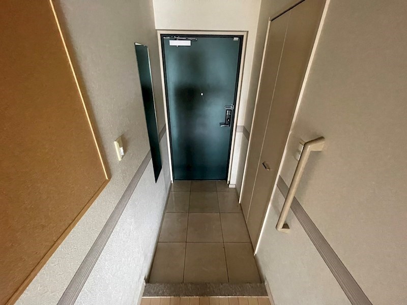 ロイヤルパークス西新井 玄関