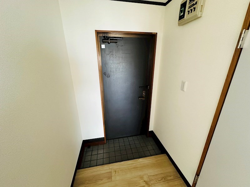 グランレッド1 玄関