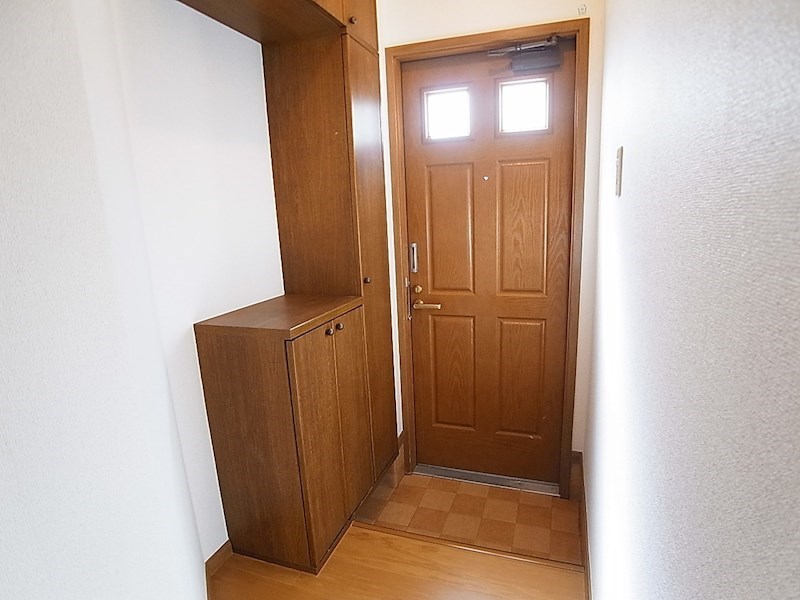 ニュープレーンヒルズC 玄関