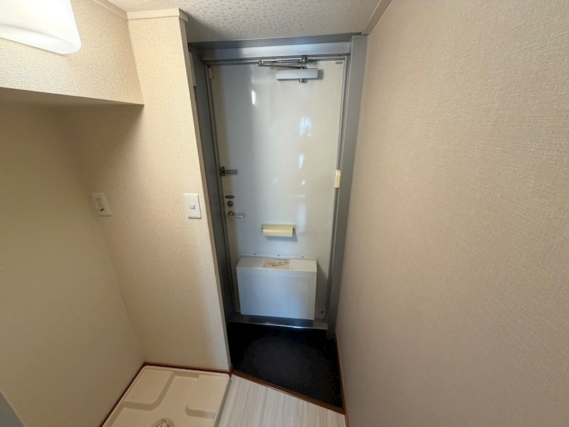 アルケミー逆井 玄関