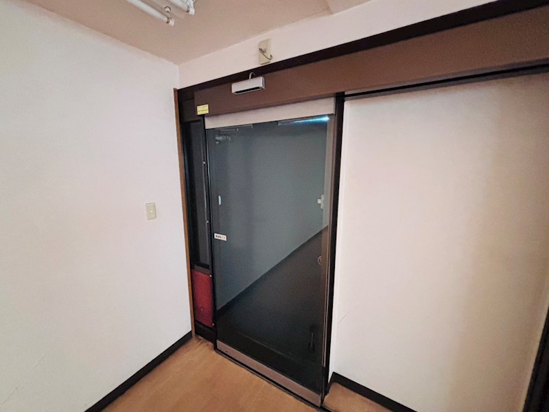 湖北ビル 玄関