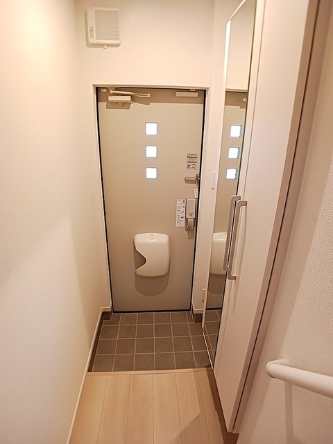 ナナラーピカケ 玄関