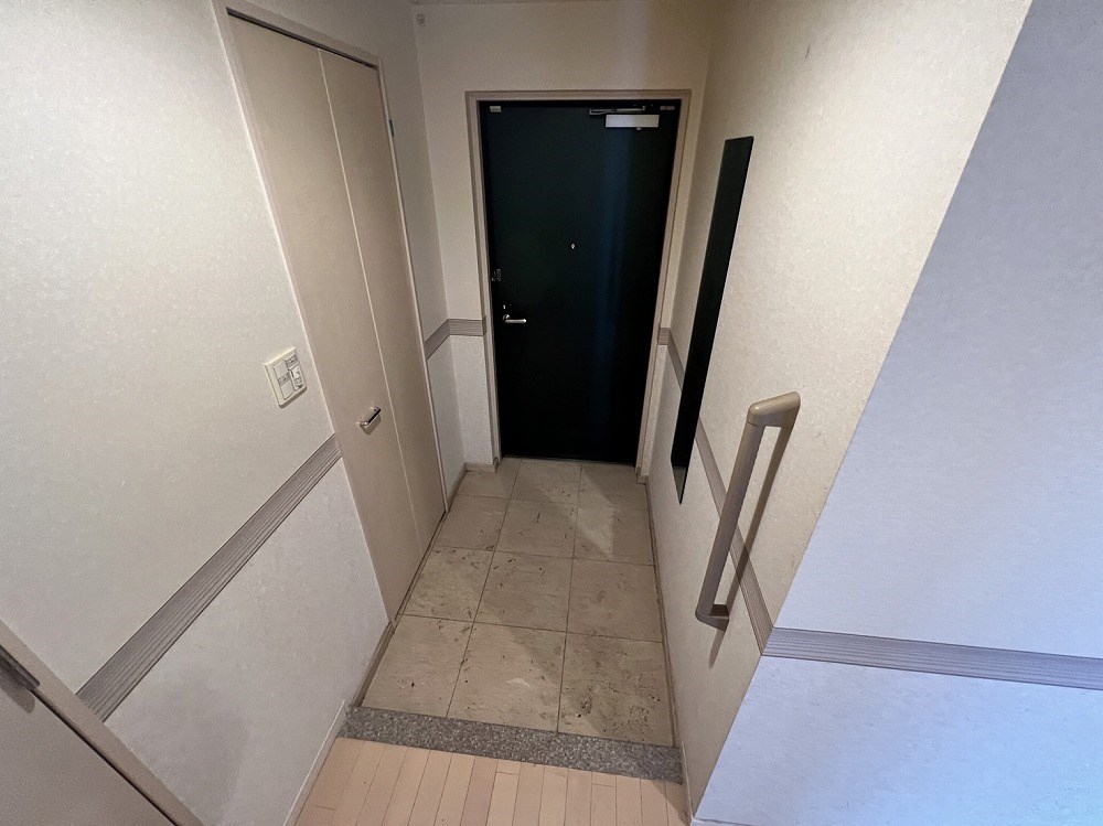 ロイヤルパークス西新井 玄関