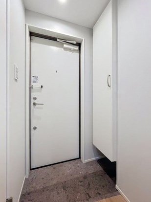 プラフィド 玄関