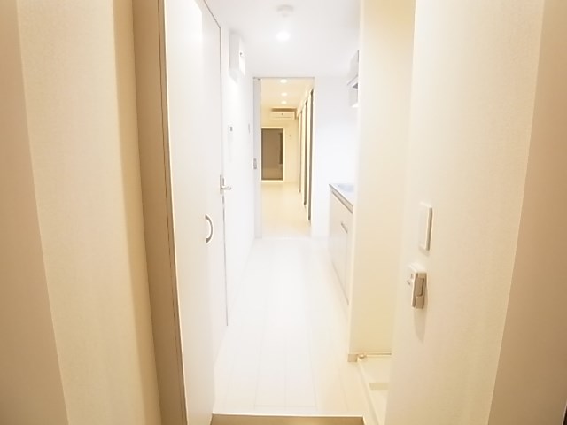 リブリ・サテライト東京 玄関