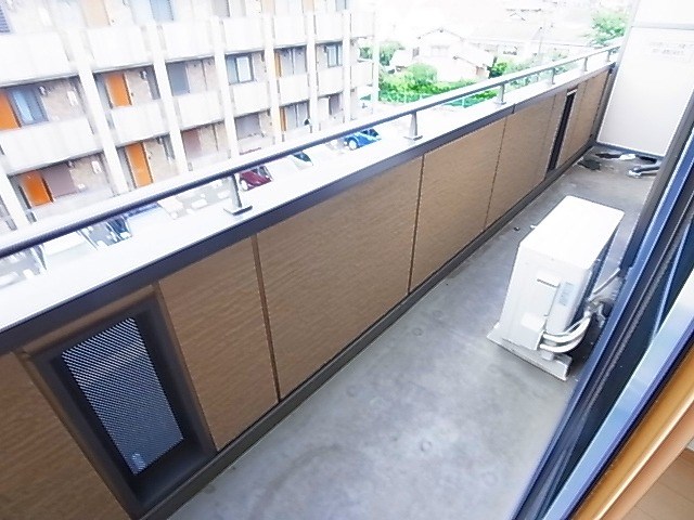 コリーヌ・ドゥ その他28