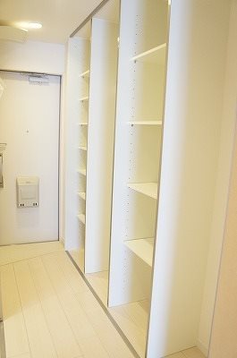 リブリ・白山WEST 玄関