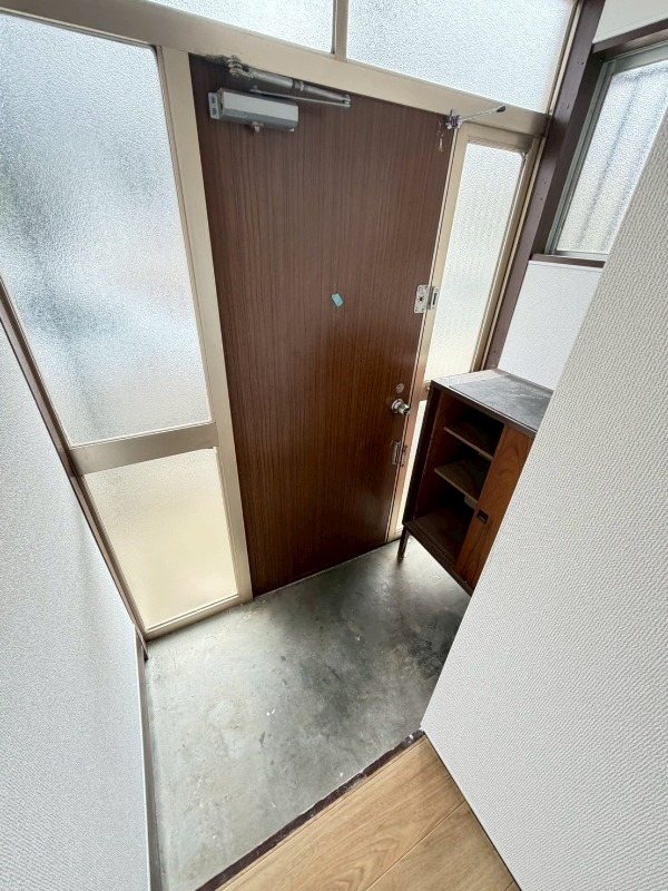 リプロハウス中原 玄関
