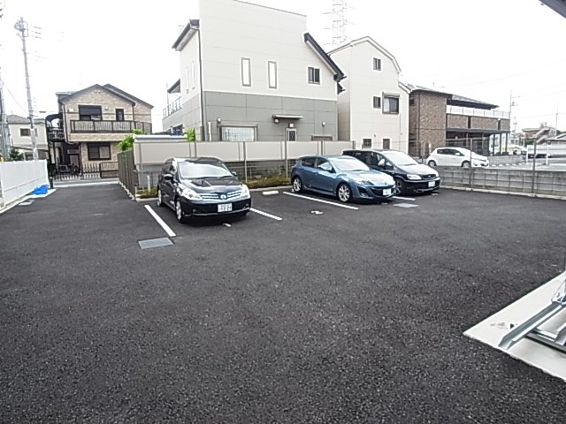 セレーノ六町 駐車場