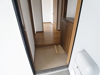 ジュネ向山二番館 玄関