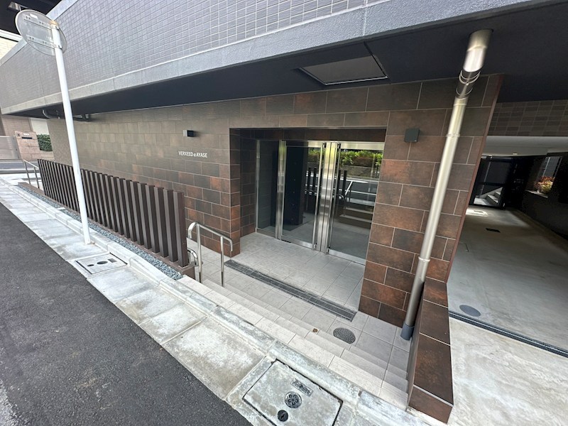 レンティーヴァ綾瀬 エントランス