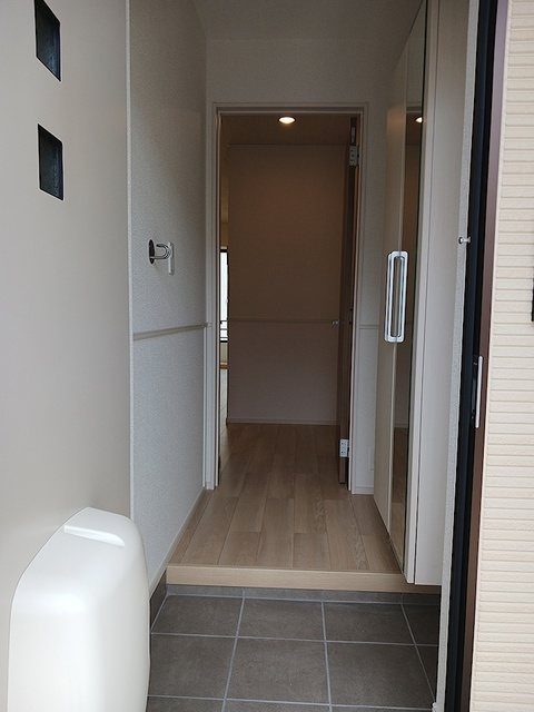 アスカB 玄関