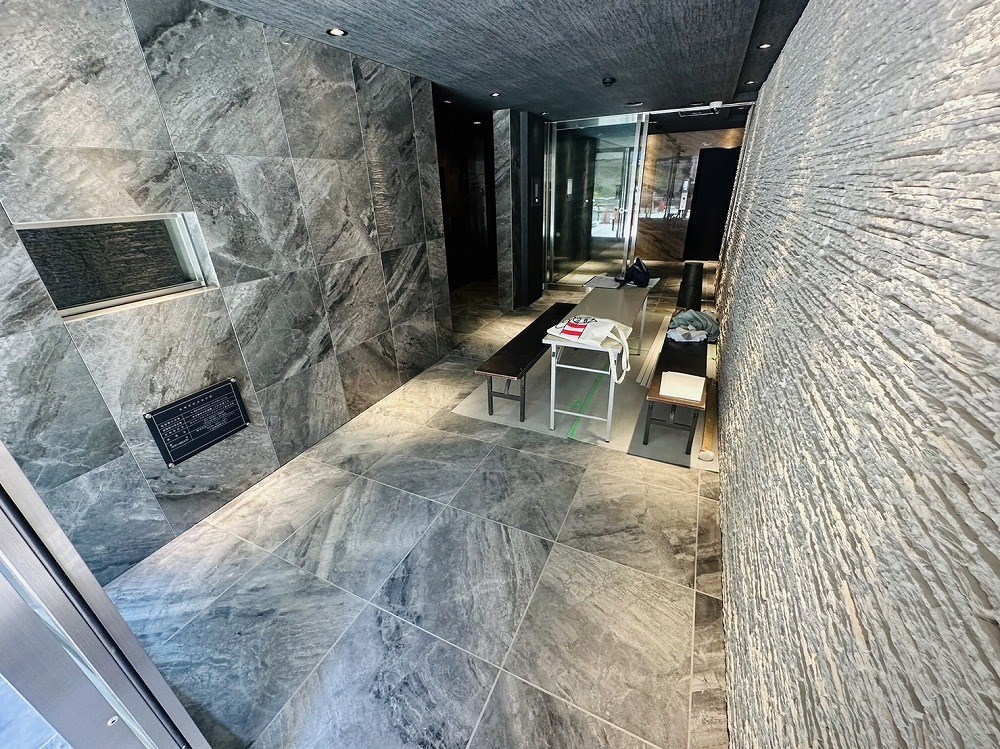 S-RESIDENCE綾瀬rivie エントランス