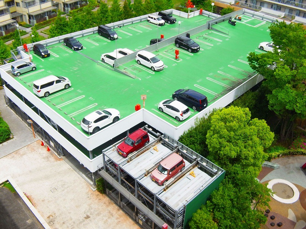 ロイヤルパークス新田 駐車場