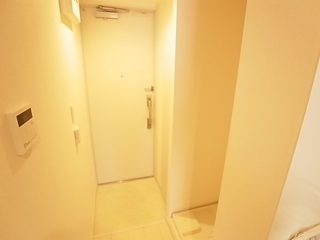 リブリ・瑋進 玄関
