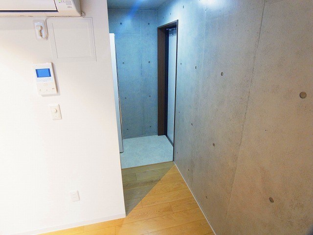 COCOFLAT北千住North 玄関