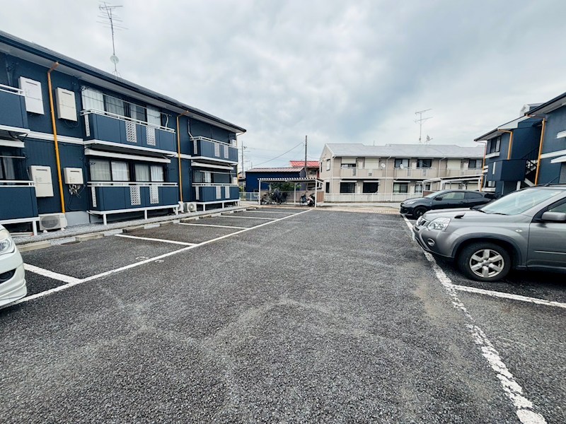 メゾン駒木B 駐車場