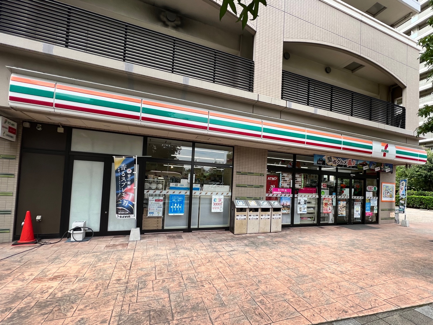 ロイヤルパークス西新井 コンビニ