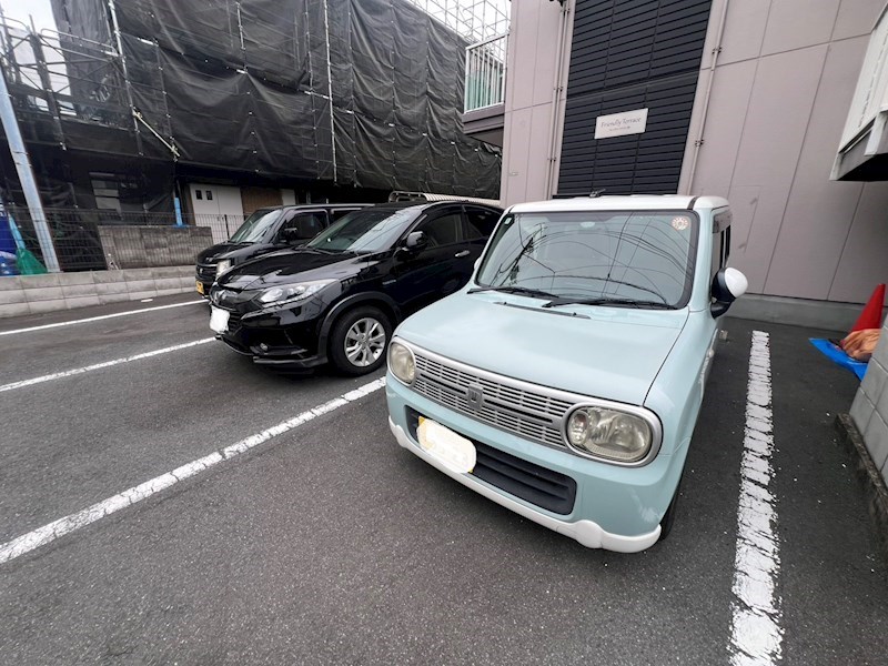 フレンドリーテラス六町 駐車場
