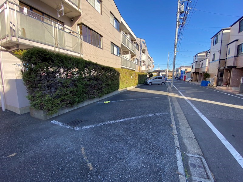 モアグレース竹ノ塚 駐車場